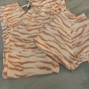 Forever 21 loungewear/ pajamas two pice set Size S excellent condition